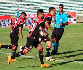 River tem goleiro expulso, mas empata e segue líder na Série D.(Imagem:Victor Costa)