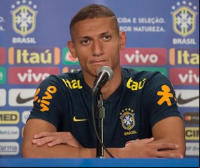 Richarlison lamenta por Pedro e promete luta pela titularidade.(Imagem:Pedro Martins / MoWA Press)