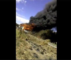 Ônibus com destino ao PI pega fogo após curto-circuito.(Imagem:Reprodução)