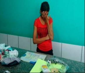 Mulher é presa com drogas em mochila de criança em presídio.(Imagem:florianonews.piauiconectado.com)
