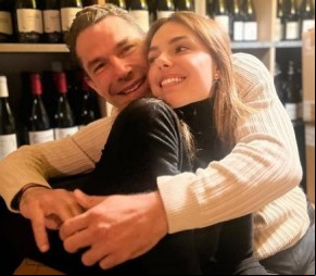 Isis Valverde e Marcus Buaiz, ex de Wanessa Camargo, surgem abraçados em Paris.(Imagem:Leo Dias-Metrópoles)