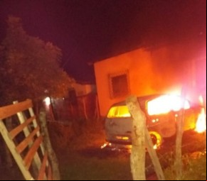 Casa incendiada(Imagem:Reprodução)