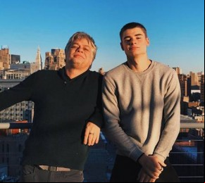 Fabio Assunção posa com o filho em Nova York, onde a família vai ar o Natal(Imagem:Reprodução/Instagram)