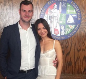 Atriz de Harry Potter se casa com filho do fundador da Playboy.(Imagem:Instagram)