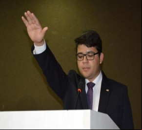 Chico Lucas toma posse na OAB e sinaliza para corte de pessoal(Imagem:florianonews.piauiconectado.com)