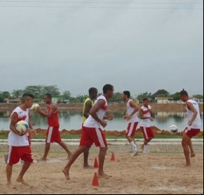 Caiçara explora treinos na areia para dar força ao time antes do estadual.(Imagem:Divulgação/Facebook)