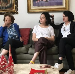 Cecilia Madonna Young e Fernanda Young com a avó.(Imagem:Reprodução Instagram)