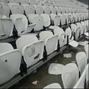 Setor visitante teve cadeiras quebradas no clássico contra o Palmeiras.(Imagem:GloboEsporte.com)