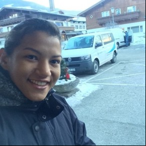 Em folga da Seleção, Sarah Menezes registra momentos fora do hotel na Áustria.(Imagem:Reprodução/Facebook)