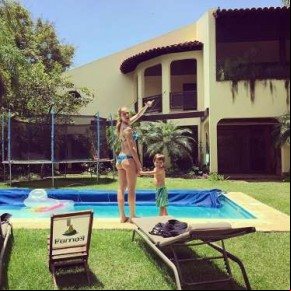 Luana Piovani mostra boa forma de biquíni três meses após dar à luz a gêmeos.(Imagem:MSN)