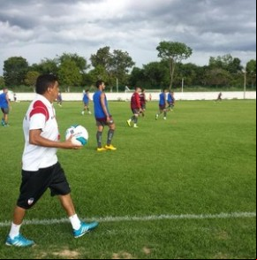 Flávio Araújo diz que não mudará sistema tático com mudanças: