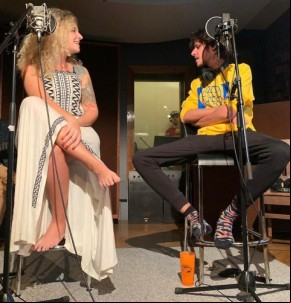 Rubel e Rebeca refazem, em versão acústica, o dueto lançado no primeiro álbum da cantora.(Imagem:Mangolab)
