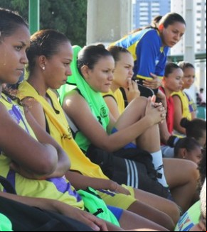 Elenco do Tiradentes-PI no Brasileiro Feminino. Toinho exige precaução contra o Vitória-PE.(Imagem:Emanuele Madeira)