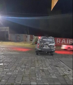 Criminosos fingem pedir ajuda, invadem casa e mantêm ex vice-prefeito e esposa reféns em Água Branca, no Piauí.(Imagem:Divulgação/PM)