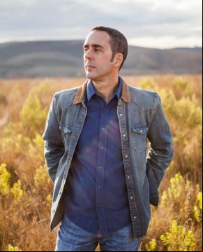 Affonsinho revitaliza parceria com Nelson Motta em single gravado com Clara Dias(Imagem:Divulgação)