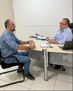 Vereador Joab Curvina e Secretário de Finanças de Floriano discutem orçamento para 2024.(Imagem:Reprodução/Instagram)