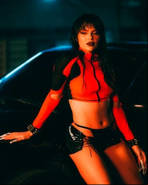 Luísa Sonza aparece morena em fotos do novo clipe(Imagem:Reprodução)