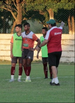 Em semana de busca por primeira vitória do River-PI, Vica torce por retorno de Eduardo, entregue ao DM.(Imagem:Erica Paz)
