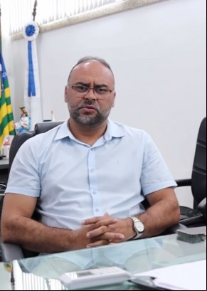 Vereador Joab Curvina acompanha da ordem de serviço da Praça da Liberdade.(Imagem:Reprodução/Instagram)