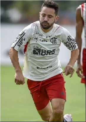 Everton Ribeiro durante treino do Flamengo para o jogo desta quinta(Imagem:Gilvan de Souza)