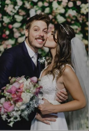 Chega ao fim o casamento de Fábio Porchat e Nataly Mega(Imagem:Reprodução)