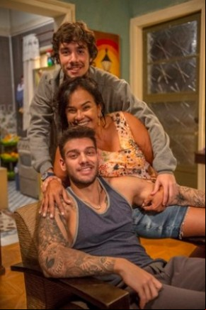 Vitor Novello, Solange Couto e Lucas Lucco em