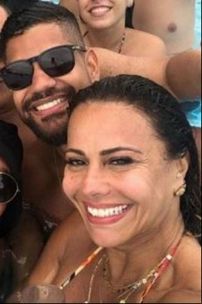 Viviane Araújo assume namoro e viaja com bonitão para ar o réveillon em resort.(Imagem:Reprodução/Instagram)