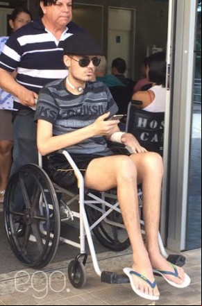 Celso Santebañes quando teve alta do hospital em Uberlândia em 1º de abril, onde voltou a ser internado em maio e morreu nesta quinta-feira, 4 de junho.(Imagem:Ego)