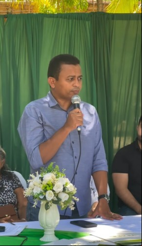 Dr. Francisco Costa participa de entrega de títulos de terra a famílias da zona rural de Teresina.(Imagem:Reprodução/Instagram)