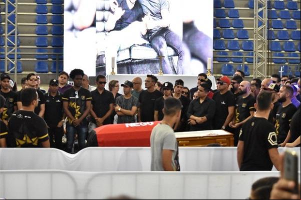 Integrantes da banda de Gabriel Diniz.(Imagem:Felipe Souto Maior / Ed. Globo)
