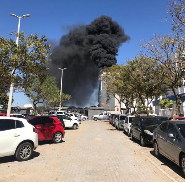 Incêndio no Hospital Santa Luzia, em Brasília, provocou muita fumaça.(Imagem:Arquivo pessoal)