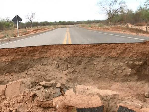 Estrada interrompida em Betânia, no Piauí.(Imagem:Reprodução/TV Clube)