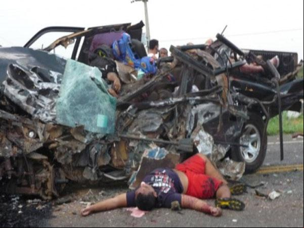 Colisão entre ônibus e Hilux deixa sete mortos(Imagem:Divulgação)