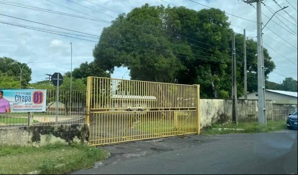 Servidores istrativos em greve fecham portões da UFPI e paralisam Restaurante Universitário em Teresina.(Imagem:Maira Campos/ g1 Piauí)