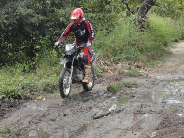 Motos potentes enfrentam a lama(Imagem:Floriano News)