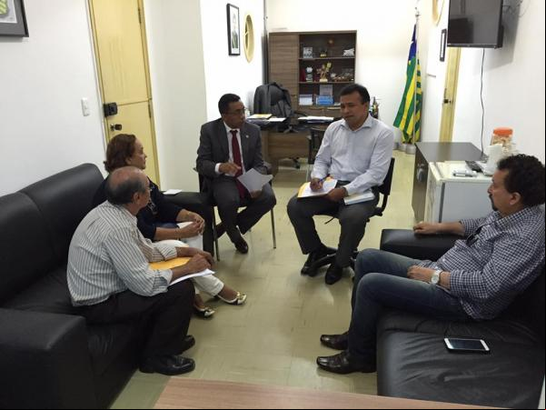 Joel Rodrigues se reúne com secretário Fábio Abreu sobre segurança em Floriano.(Imagem:ASCOM)