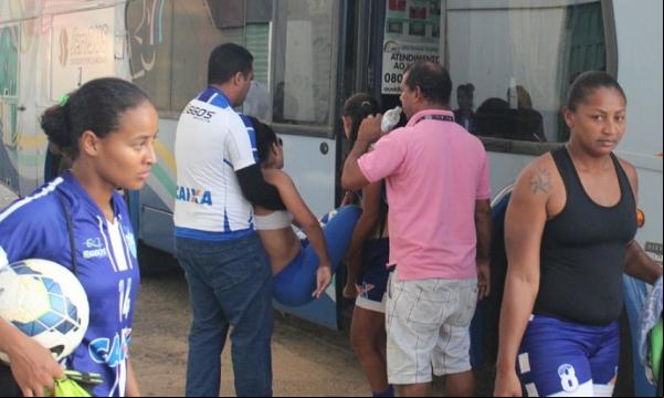 Talvirlânia Lemos, diretora do clube, também ou mal durante jogo do Brasileirão feminino.(Imagem:André Leal)