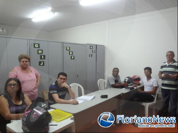 Prefeitura de Floriano realizou ree financeiro para escolas e blocos de samba.(Imagem:FlorianoNews)