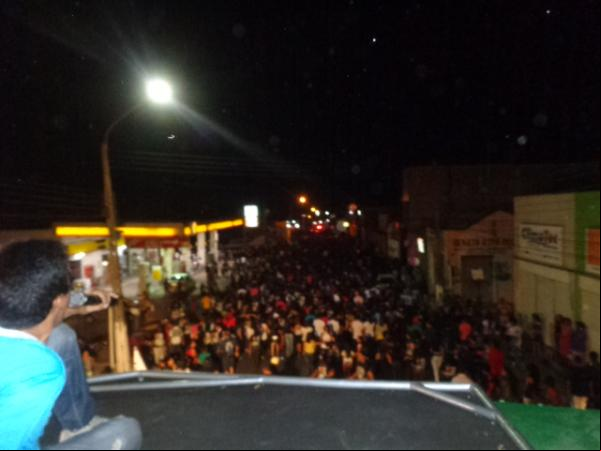 Multidão adora a Deus em 9ª Marcha para Jesus.(Imagem:FlorianoNews)