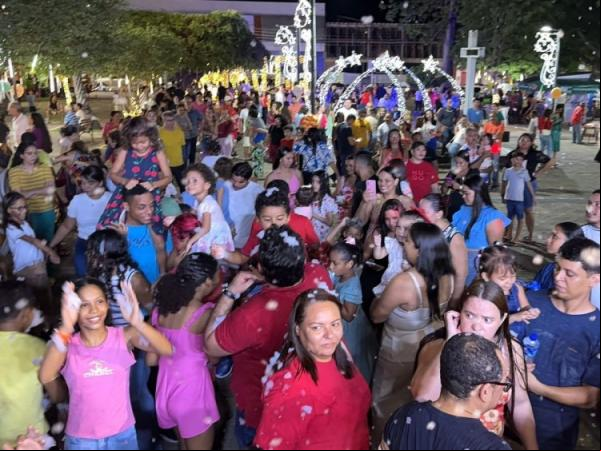 Natal da Alegria transforma Floriano em um cenário de encanto e celebração.(Imagem:Secom)