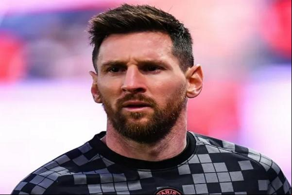 O clube francês já havia informado no dia anterior que casos da doença haviam sido detectados, mas os nomes não tinham sido revelados. Além de Messi, os infectados pelo novo coron(Imagem:Reprodução)