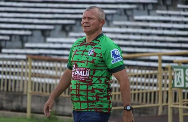 Marcinho Guerreiro, técnico do Fluminense-PI(Imagem:Julio Costa/ge)
