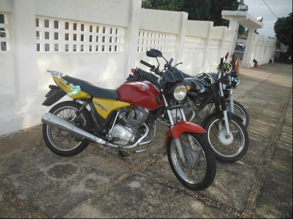 Motos abandonadas são recolhidas pela Polícia Militar.(Imagem:FlorianoNews)