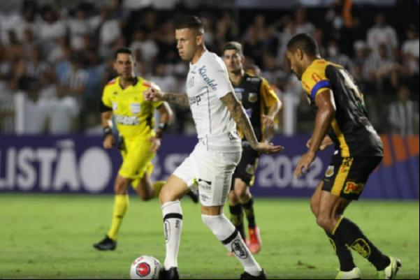 O Novorizontino, lanterna da competição, havia marcado apenas um gol em oito partidas até este jogo, no qual foi às redes em duas oportunidades. O jogo foi válido pela nona rodada.(Imagem:Reprodução)