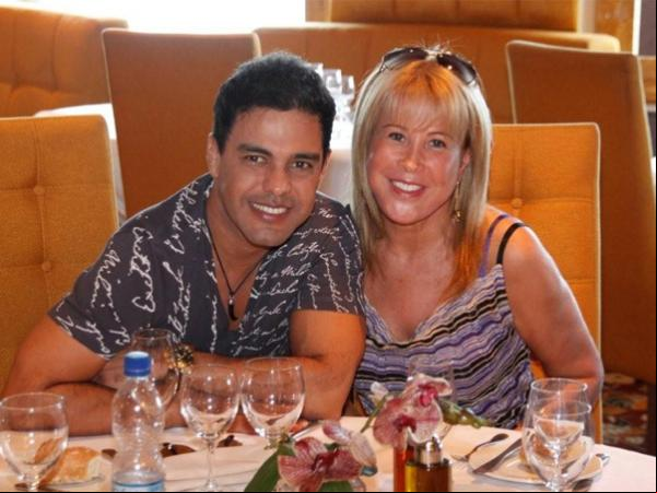 Zezé Di Camargo e a esposa Zilu(Imagem:Divulgação)