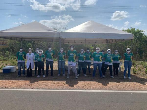 As equipes do Busca Ativa, Vigilância Sanitária e Polícia Militar atuam no litoral piauiense orientando turistas.(Imagem:Divulgação)