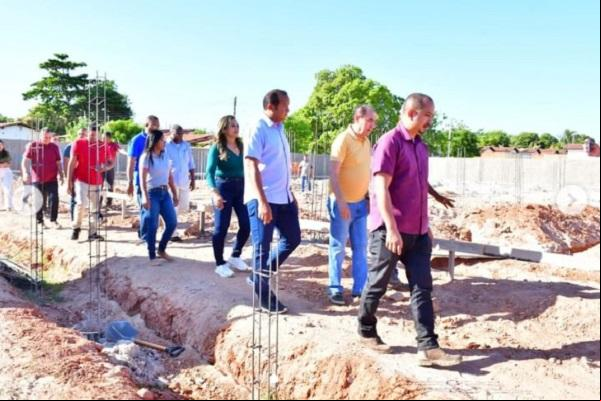 Prefeito de Floriano, Antônio Reis, inspeciona obras que prometem impulsionar o desenvolvimento da cidade(Imagem:Reprodução/Instagram)