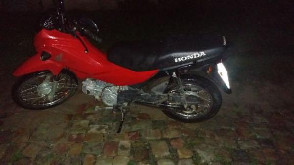 Polícia Militar recupera motocicleta furtada em Floriano.(Imagem:3° BPM)