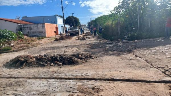 Prefeitura de Floriano realiza obras de recuperação em vias do município.(Imagem:Secom)