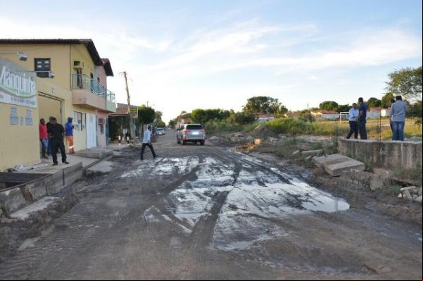 Galeria que provocou a interdição da Rua Gabriel Ferreira é desobstruída.(Imagem:SECOM)